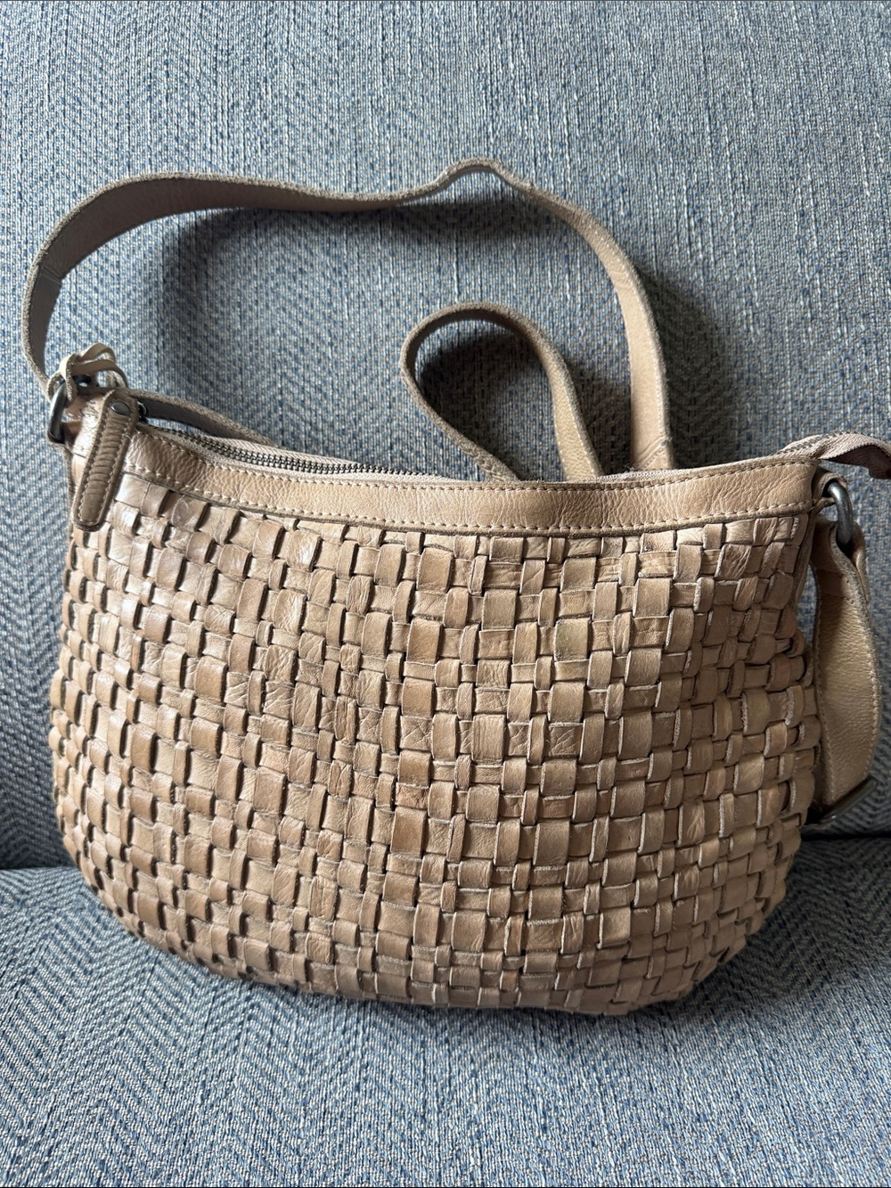 Vilenca Holland Tan Leather Crossbody Bag